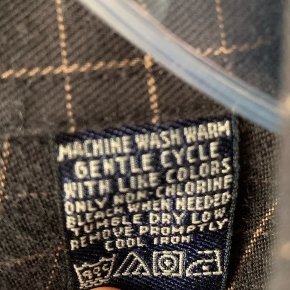 Van Heusen Men’s Button Down Shirt - Picture 4 of 4